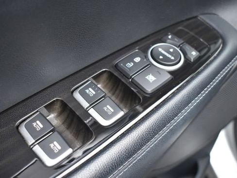 Used 2019 Kia Sorento FWD V6 image 17