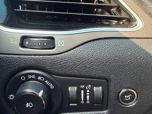 Used 2020 Jeep Cherokee Limited AWD/4WD image 21