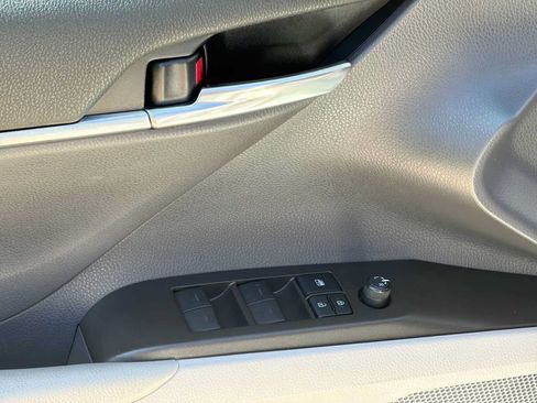 Used 2021 Toyota Camry LE FWD image 14