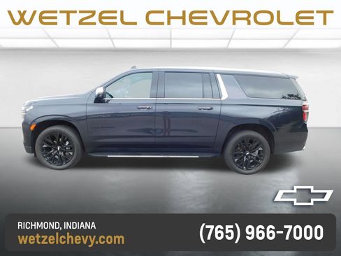 Used 2023 Chevrolet Suburban Premier w/ Advanced Technology Package AWD/4WD image 6