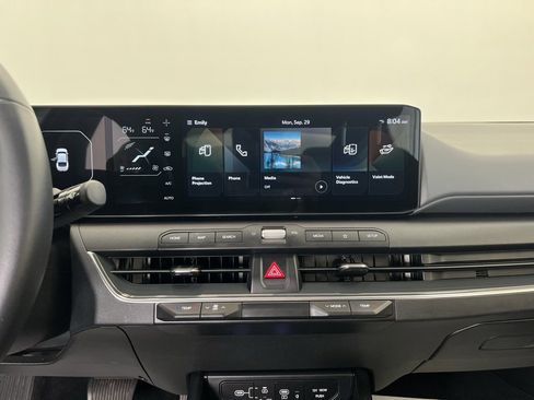 Used 2025 Kia K4 EX image 12