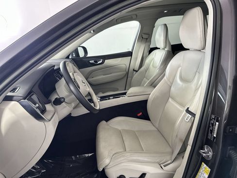 Used 2023 Volvo XC60 B5 Ultimate w/ Protection Package Premier FWD image 11