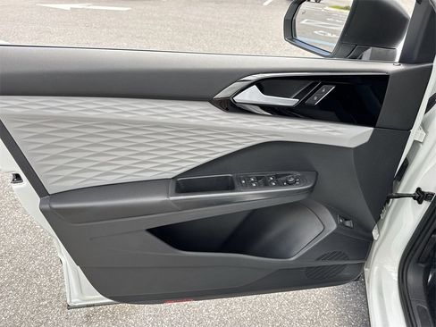 Used 2023 Volkswagen Taos S image 40