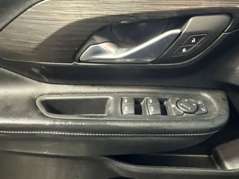 Used 2024 GMC Terrain SLE image 13