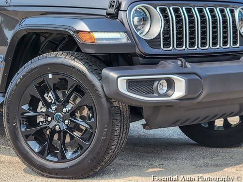 Certified 2025 Jeep Wrangler Unlimited Sahara AWD/4WD image 5
