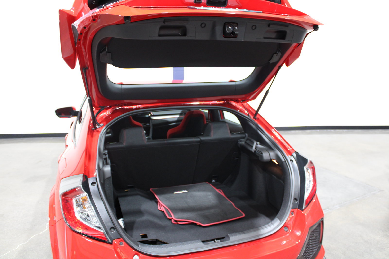 Used 2018 Honda Civic Type R image 15