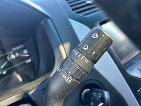Used 2014 Ford Explorer XLT w/ Equipment Group 202A AWD/4WD image 27
