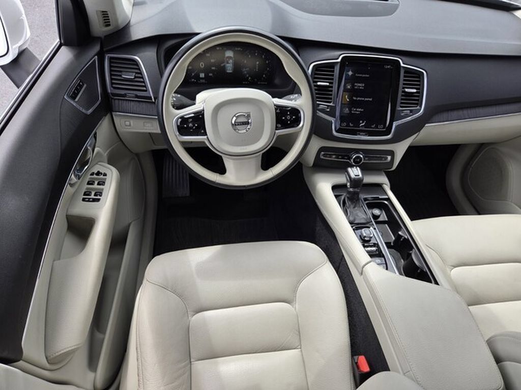 Used 2020 Volvo XC90 T6 Momentum w/ Protection Package Premier AWD/4WD image 13