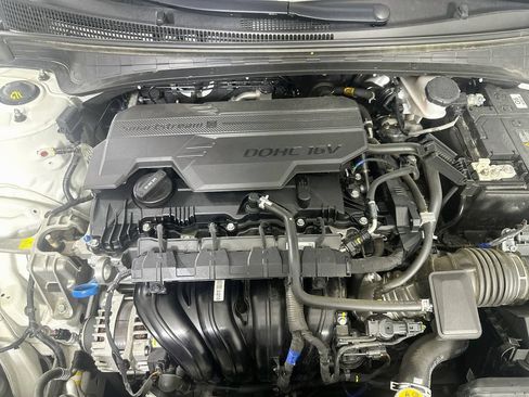 Used 2025 Hyundai Elantra SEL FWD image 9