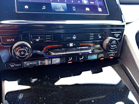 New 2025 Jeep Grand Cherokee L Altitude RWD image 18