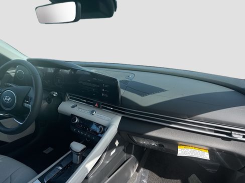 New 2026 Hyundai Elantra Limited FWD image 21