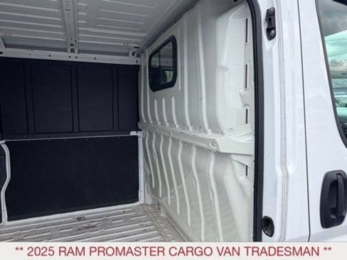Used 2025 RAM ProMaster 2500 w/ Convenience Group FWD image 8