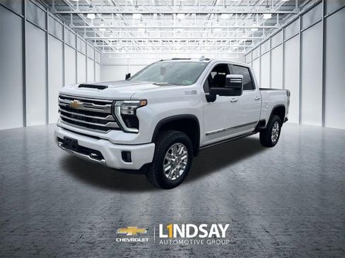 Certified 2025 Chevrolet Silverado 2500 High Country w/ Technology Package AWD/4WD image 4