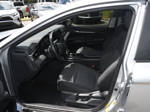Used 2025 Toyota Camry LE FWD image 5