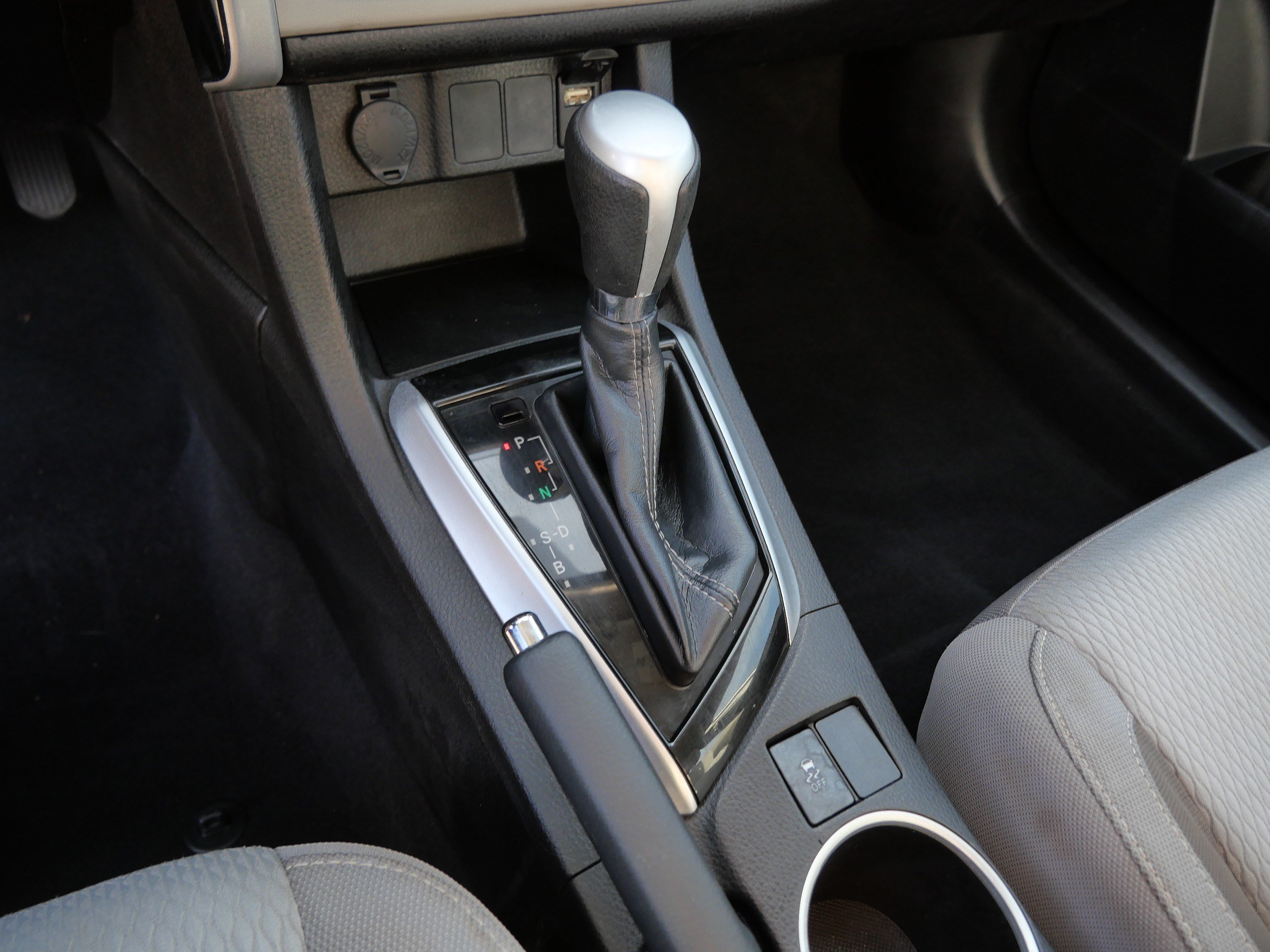 Certified 2019 Toyota Corolla LE FWD image 24