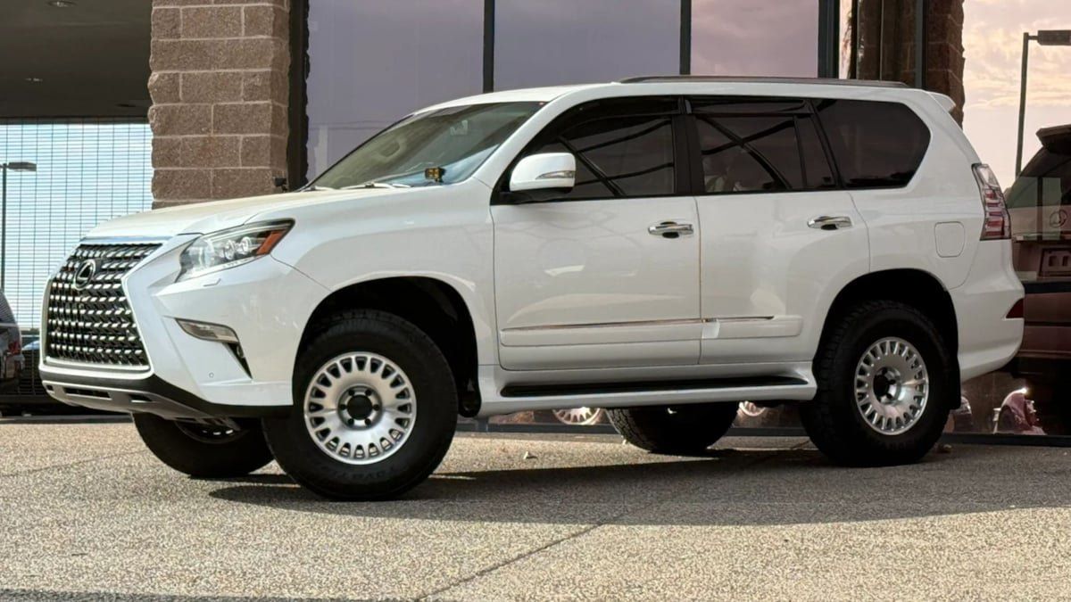 Used 2014 Lexus GX 460 w/ Premium Package AWD/4WD image 3