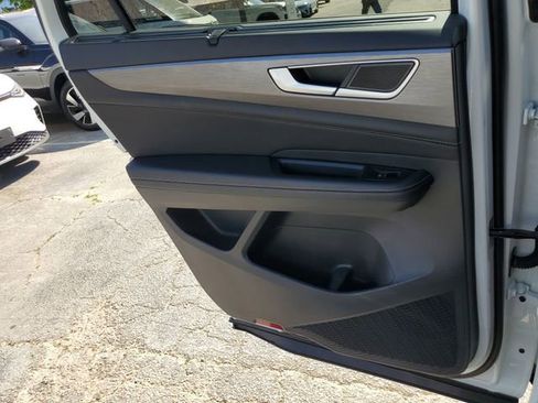 Certified 2025 Volkswagen Atlas Cross Sport SE w/ Panoramic Sunroof Package FWD image 13