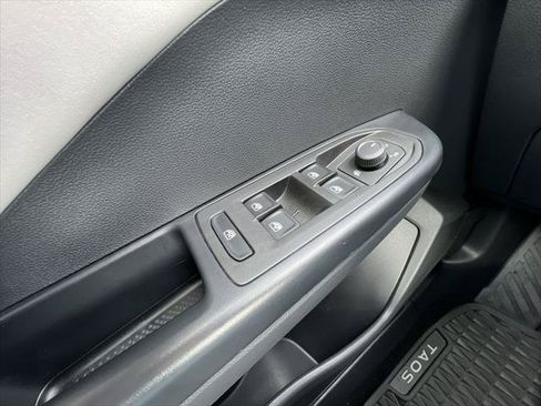 Certified 2025 Volkswagen Taos SE AWD/4WD image 13