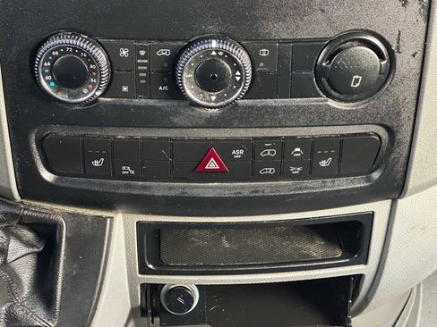 Used 2016 Freightliner Sprinter 2500 image 26