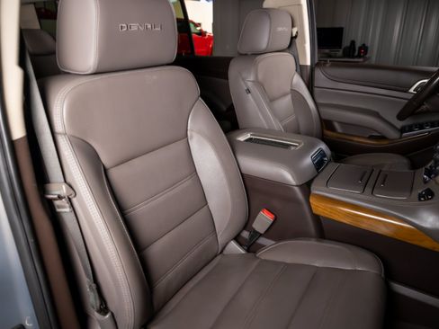 Used 2019 GMC Yukon XL Denali w/ Denali Ultimate Package RWD image 16