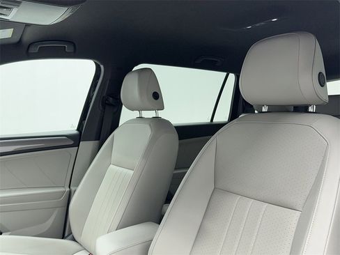Used 2022 Volkswagen Tiguan SE R-Line image 37