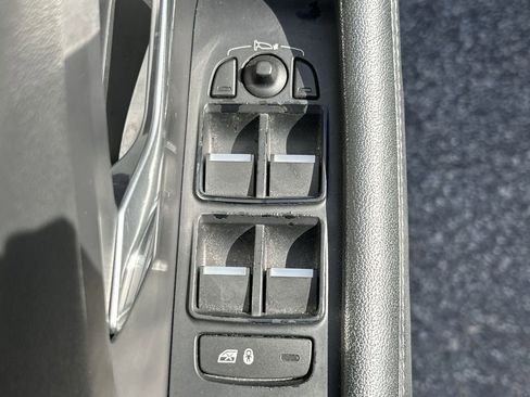 Used 2018 Jaguar E-PACE R-Dynamic S image 13