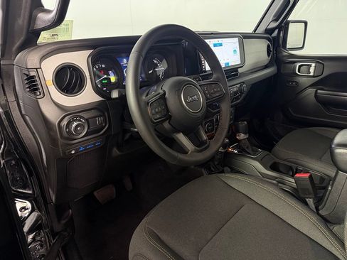 Used 2024 Jeep Wrangler Unlimited w/ Convenience Group AWD/4WD image 14