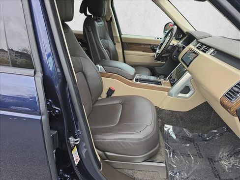 Used 2019 Land Rover Range Rover HSE image 10