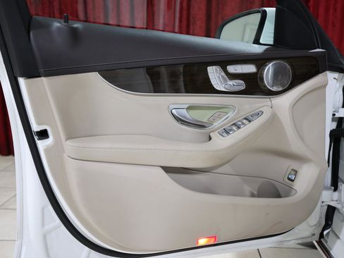 Used 2015 Mercedes-Benz C 300 4MATIC Sedan image 11