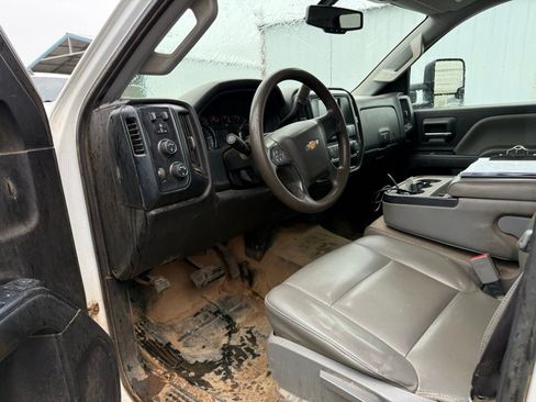 Used 2017 Chevrolet Silverado 2500 W/T w/ Snow Plow Prep Package image 5