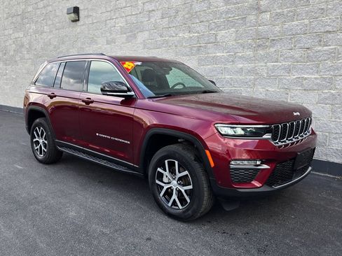 Used 2025 Jeep Grand Cherokee Limited w/ Luxury Tech Group II AWD/4WD image 7