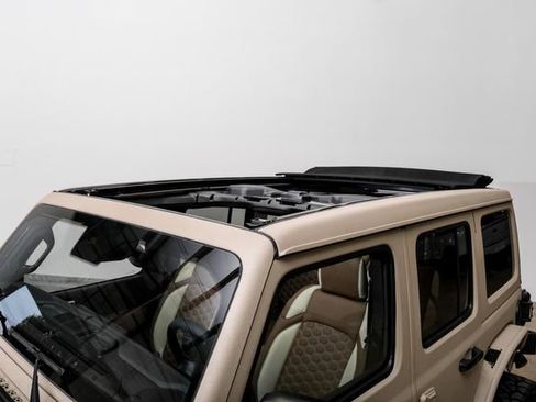 Used 2025 Jeep Wrangler Unlimited Rubicon w/ Technology Group image 2