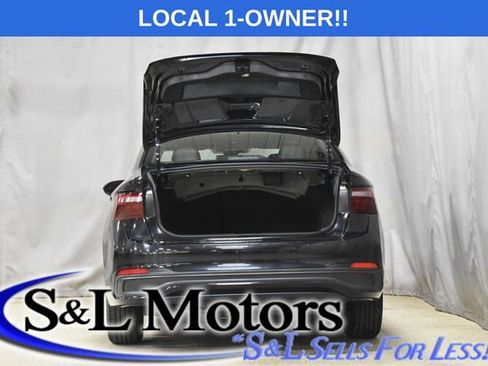 Used 2024 Volkswagen Jetta SE image 32