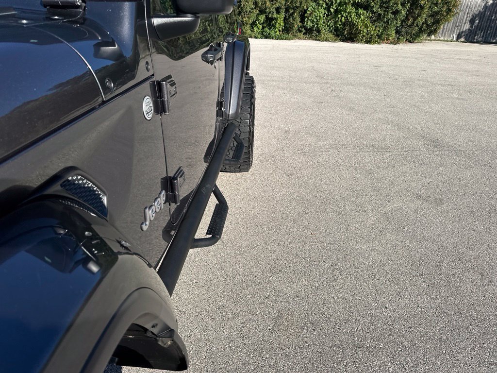 Used 2018 Jeep Wrangler Unlimited Sahara w/ Cold Weather Group AWD/4WD image 28