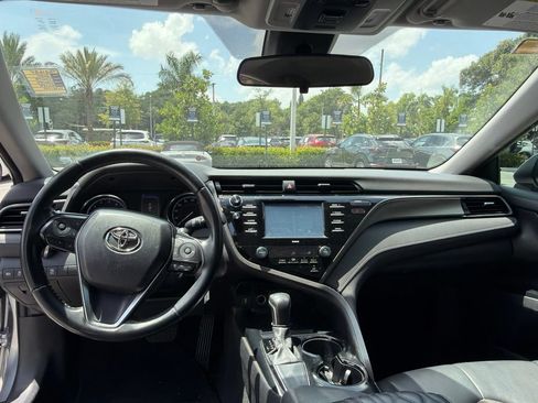 Used 2020 Toyota Camry SE FWD image 20