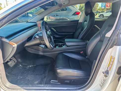 Used 2020 Tesla Model 3 Standard Range RWD image 19