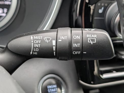 Used 2020 Toyota Highlander XLE AWD/4WD image 31