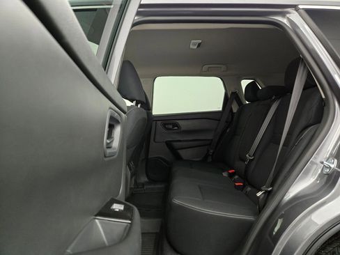 Used 2025 Nissan Rogue S image 32