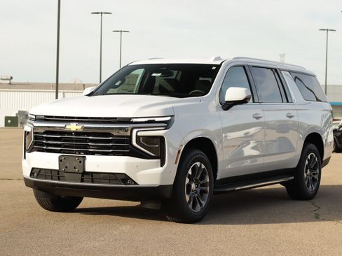New 2026 Chevrolet Suburban LT w/ Comfort Package AWD/4WD image 3