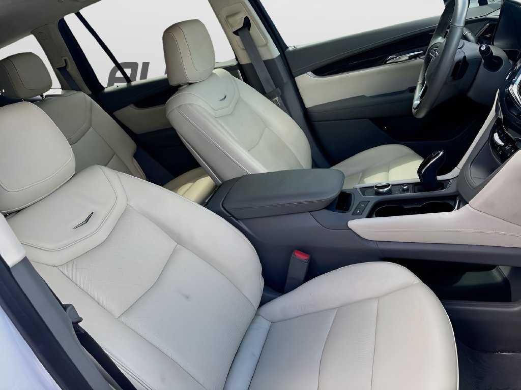 Used 2025 Cadillac XT6 Premium Luxury w/ Technology Package FWD image 31