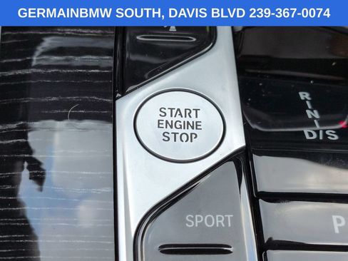 Used 2025 BMW X7 M60i AWD/4WD image 32