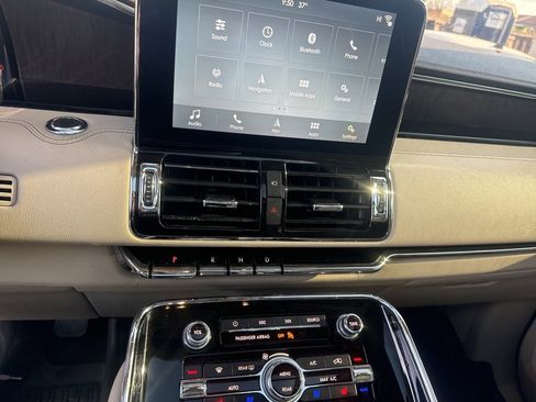 Used 2019 Lincoln Navigator Reserve image 25