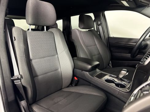 Used 2018 Jeep Grand Cherokee Laredo AWD/4WD image 31