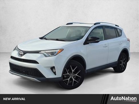 Used 2016 Toyota RAV4 SE image 1