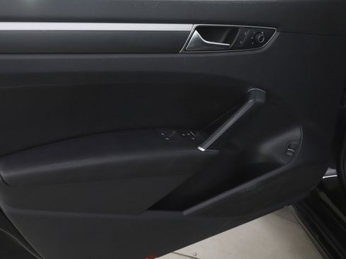 Used 2017 Volkswagen Passat 1.8T R-Line image 22