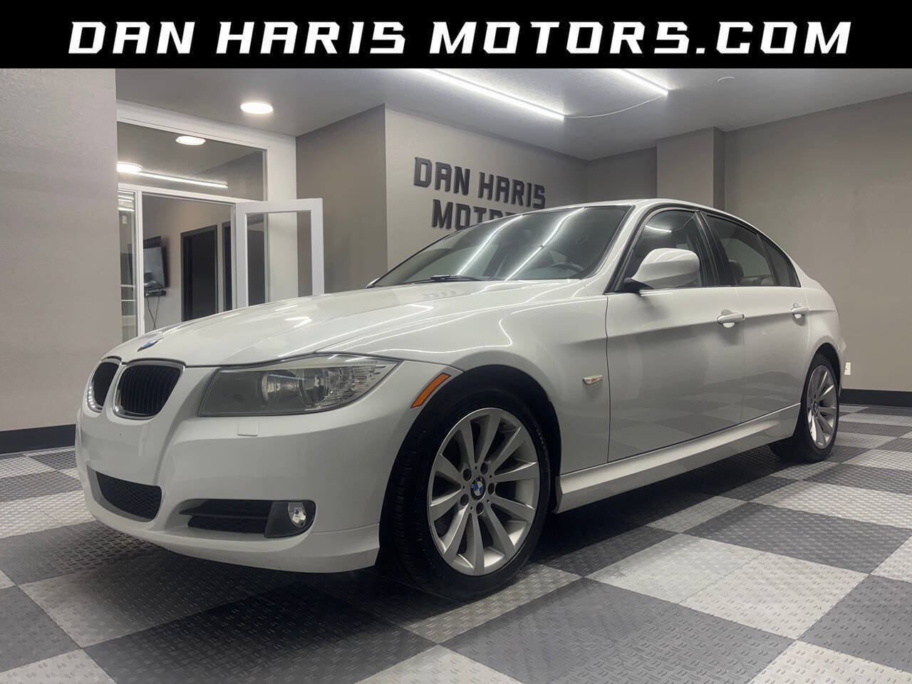Used 2011 BMW 328i xDrive Sedan AWD/4WD image 1