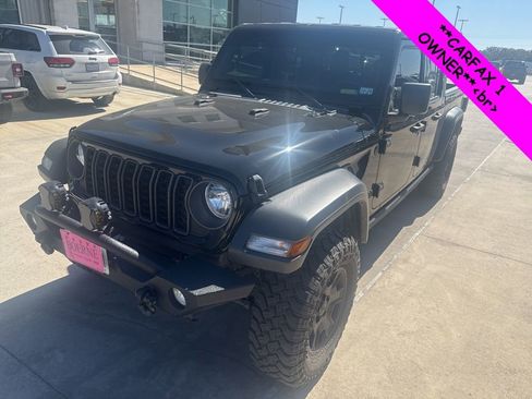 Used 2024 Jeep Gladiator Sport image 4