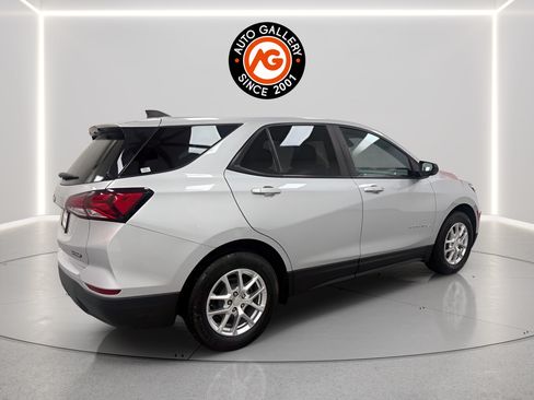 Used 2022 Chevrolet Equinox LS w/ LS Convenience Package FWD image 7