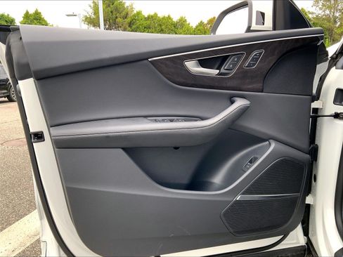 Certified 2023 Audi Q8 Premium Plus w/ Premium Plus Package AWD/4WD image 25