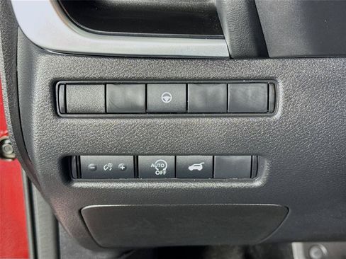 Used 2026 Nissan Rogue SV FWD image 11